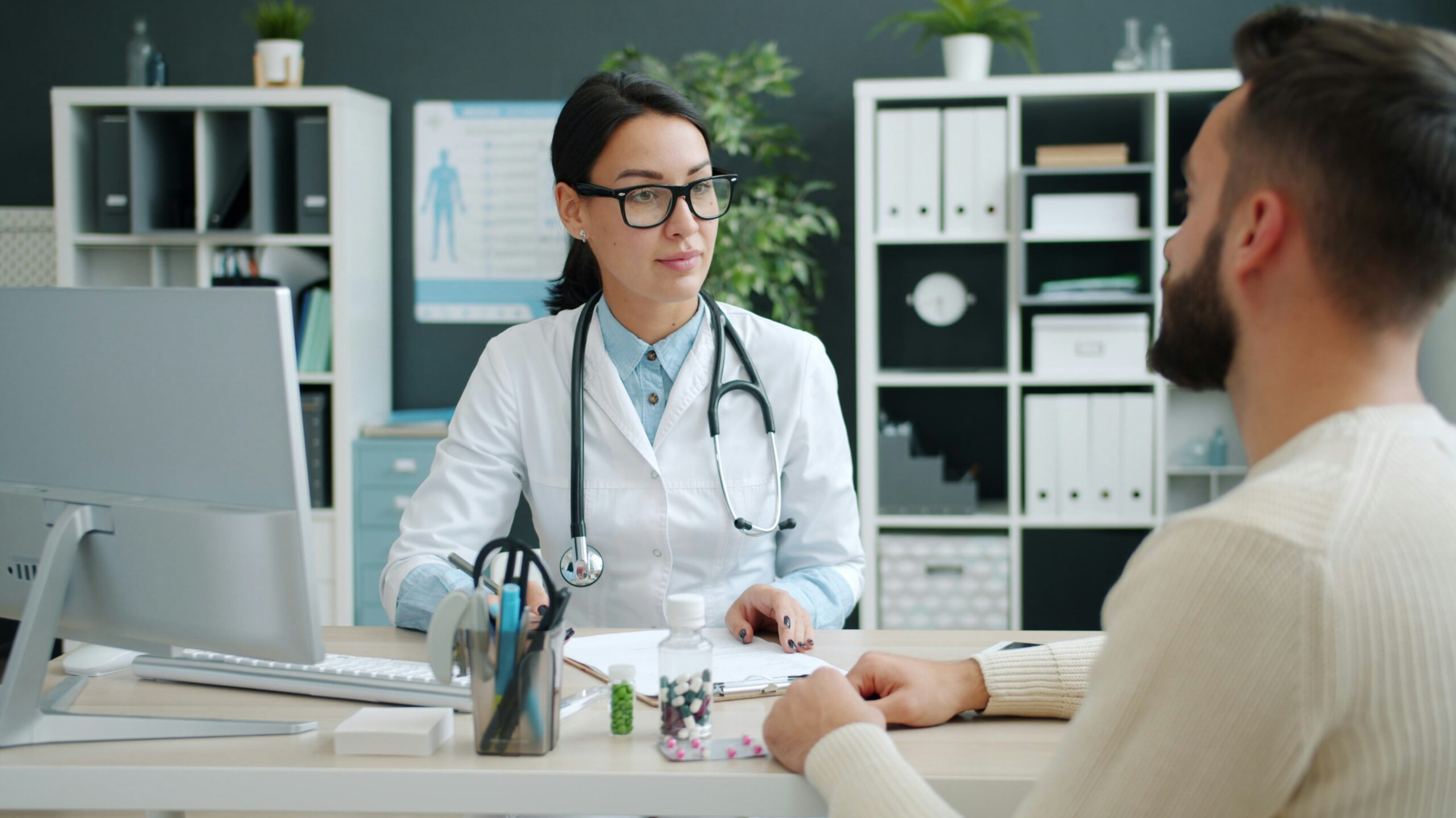 Specialist doctor reviewing treatment options with a patient in India
